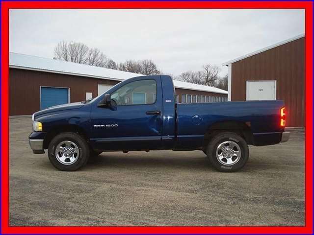 2002 Dodge Ram Pickup 1500 2dr Regular Cab ST 4WD SB